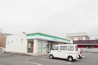 コンビニ　ファミリーマート三島長伏店（コンビニ）まで400m