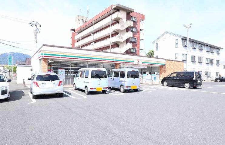 コンビニ　セブンイレブン鳥取吉方店（コンビニ）まで408m