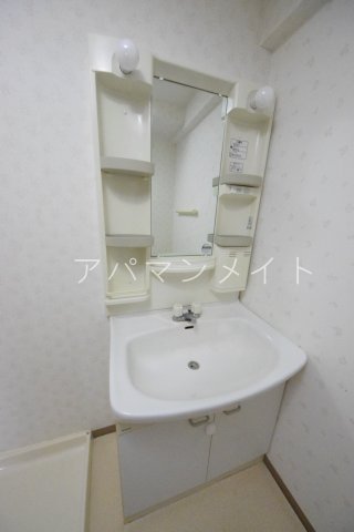 洗面設備　スペースが確保できる洗面所です