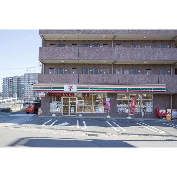 コンビニ　セブンイレブン　多摩関戸5丁目店（コンビニ）まで749m