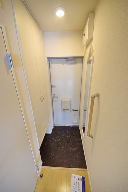 玄関　玄関収納完備