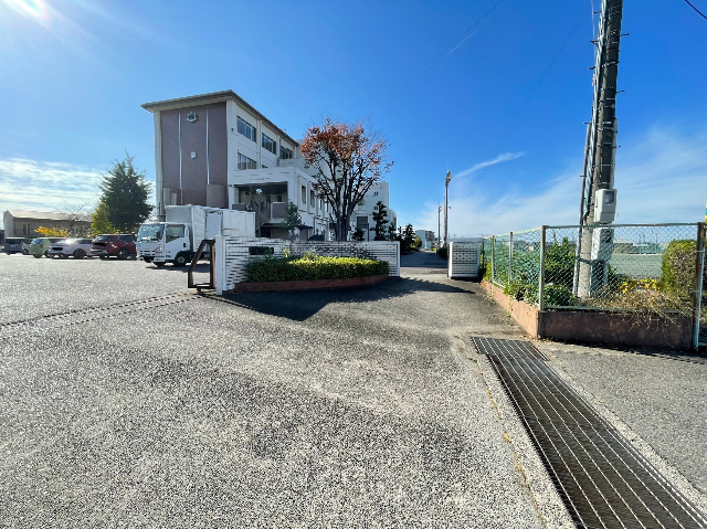 中学校　小牧市立小牧西中学校（中学校）まで1229m