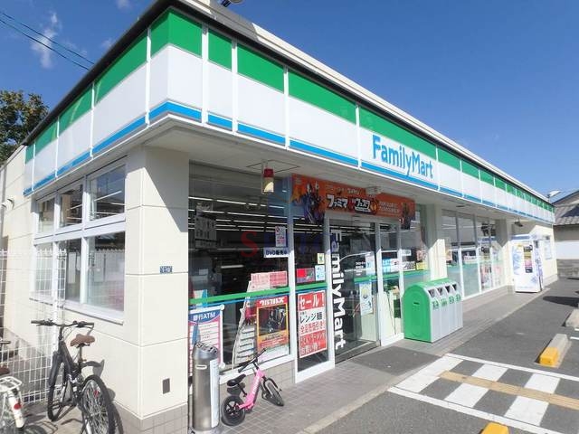 コンビニ　ファミリーマート豊中旭丘店（コンビニ）まで425m