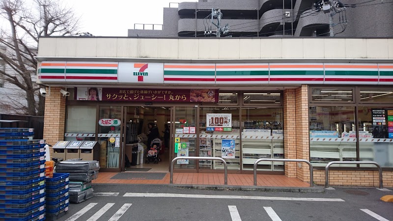 コンビニ　セブンイレブン新宿下落合駅北店（コンビニ）まで139m