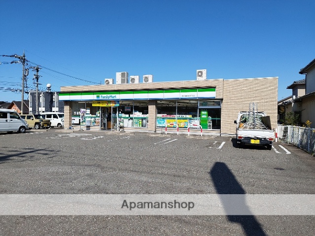 コンビニ　ファミリーマート野々市新庄四丁目店（コンビニ）まで895m