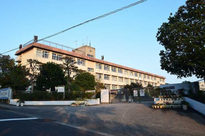小学校　吉野東小学校（小学校）まで1033m