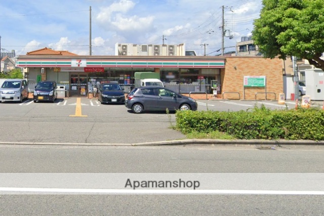 コンビニ　セブンイレブン（コンビニ）まで696m