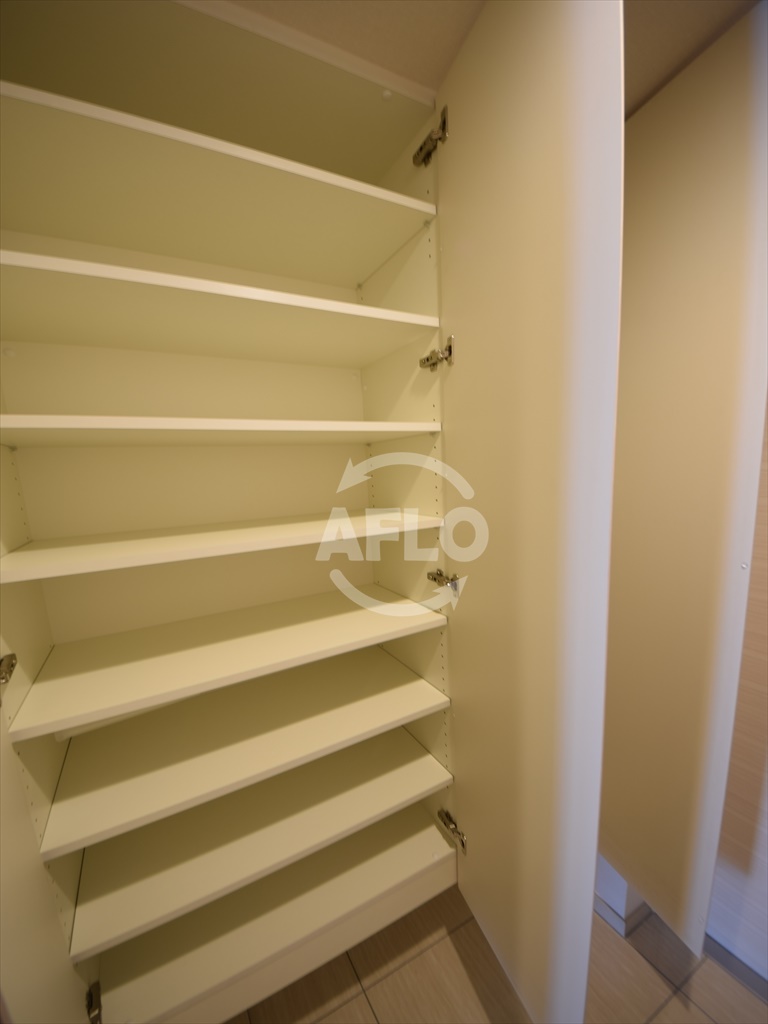 収納　OPUS RESIDENCE SHINSAIBASHI SO