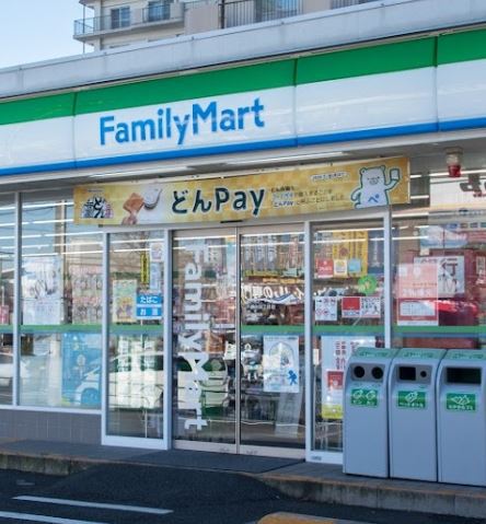 コンビニ　ファミリーマート千歳台四丁目店（コンビニ）まで604m