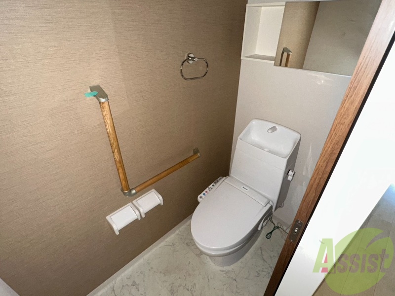 トイレ　トイレはウォシュレット機能付きです。安心して使用できますね。