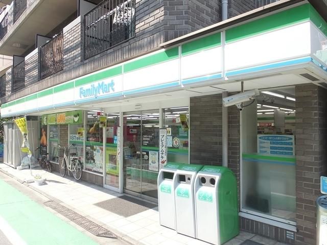 コンビニ　ファミリーマート（コンビニ）まで211m