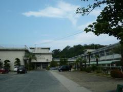 中学校　福山市立城北中学校（中学校）まで702m
