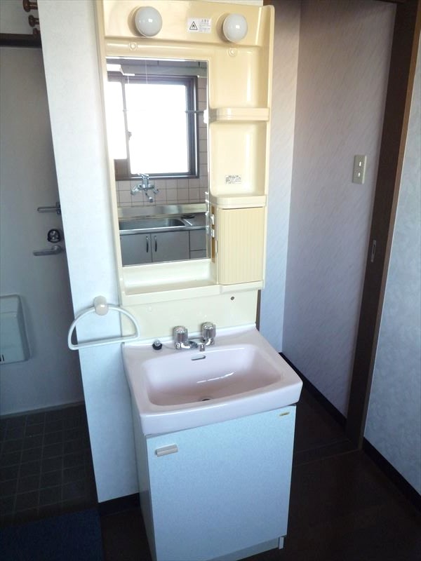 洗面設備　※写真は同物件の別部屋です