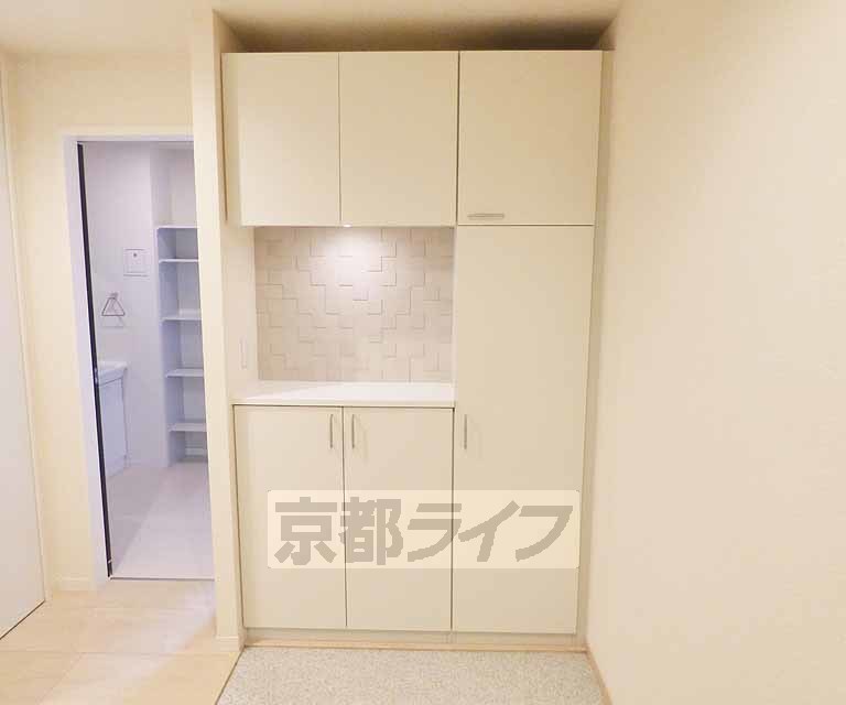 その他設備　靴収納付の玄関です