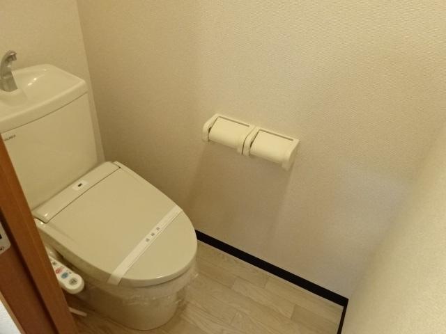 トイレ　温水洗浄暖房便座