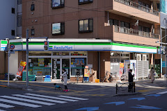 コンビニ　ファミリーマート 小石川五丁目店（コンビニ）まで302m