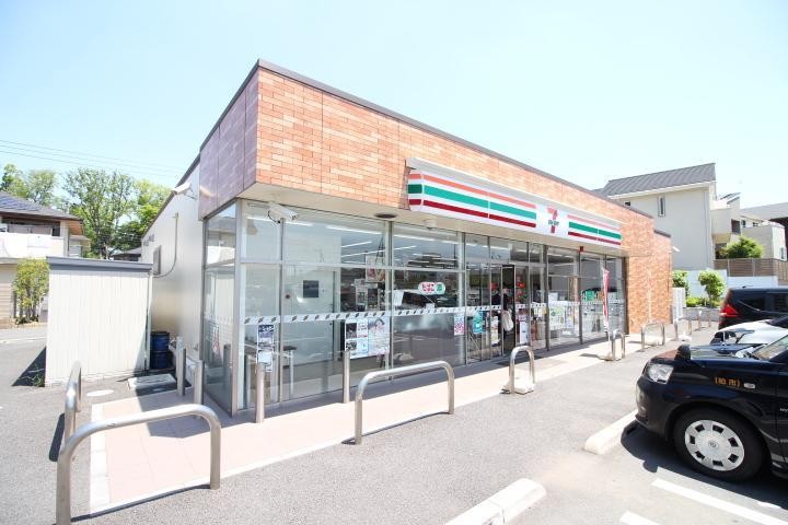 コンビニ　セブンイレブン（コンビニ）まで817m
