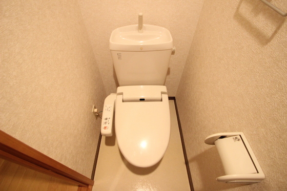 トイレ　写真は別の部屋のものです。配置等、異なる場合があります。