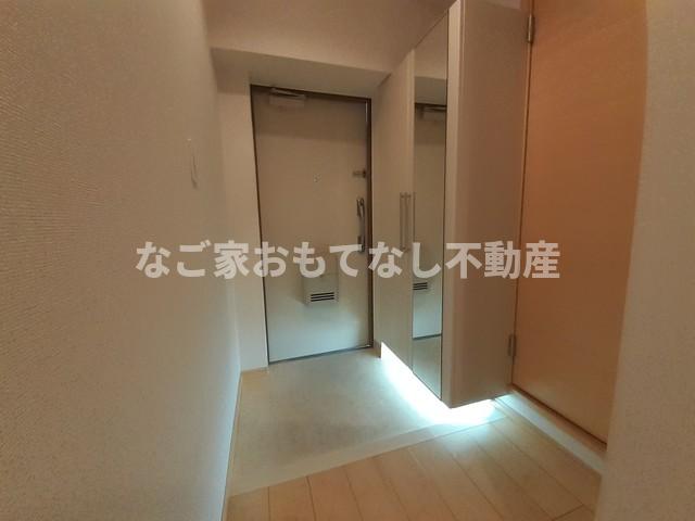 玄関　※写真は別号室