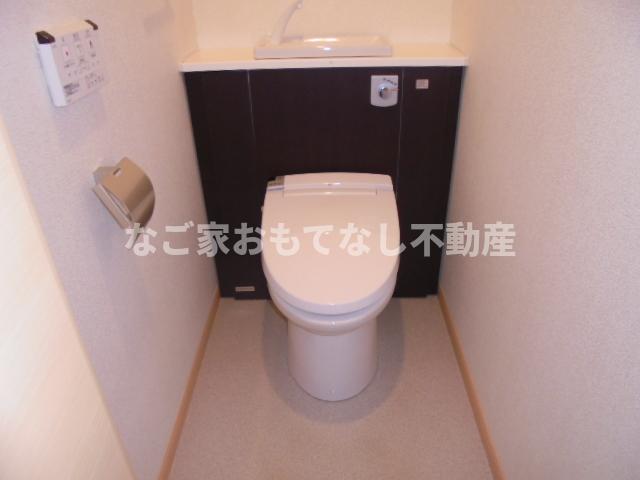 トイレ　※写真は別号室