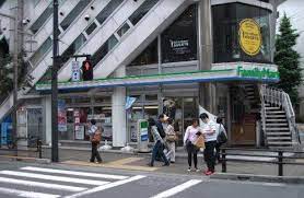 コンビニ　ファミリーマート 渋谷松濤一丁目店（コンビニ）まで654m