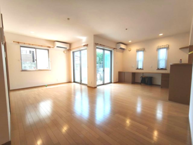 箕面市百楽荘1丁目貸家の居間写真