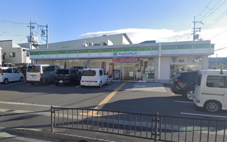 コンビニ　ファミリーマート川西久代店（コンビニ）まで399m