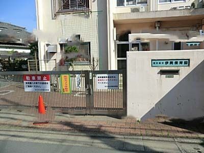 幼稚園・保育園　伊興保育園（幼稚園・保育園）まで566m