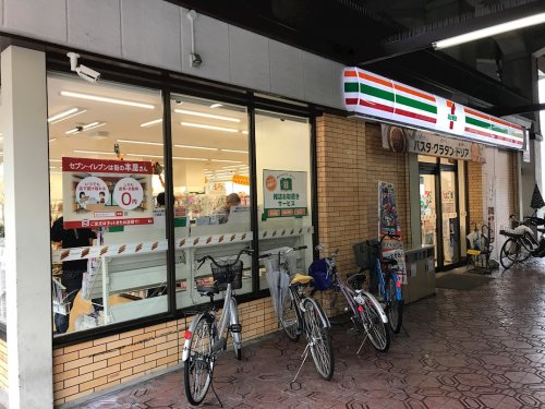 コンビニ　セブンイレブン（コンビニ）まで492m