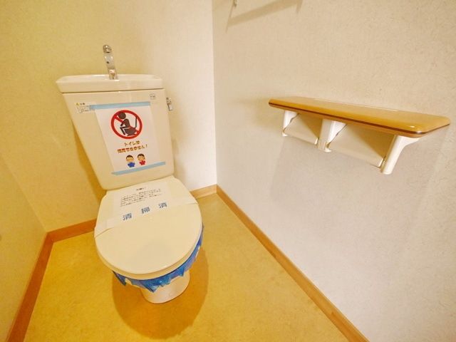 トイレ　同物件別部屋写真