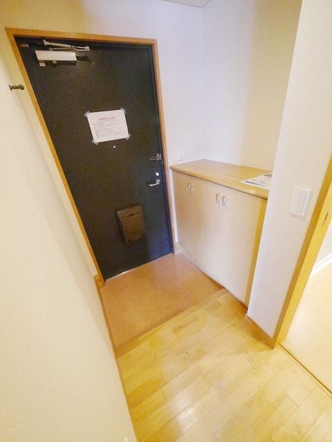 玄関　同物件別部屋写真