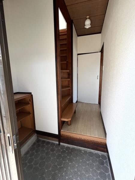 玄関　広々した玄関ホール