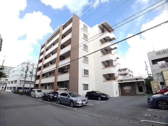 建物外観　落ち着いた雰囲気の外観です