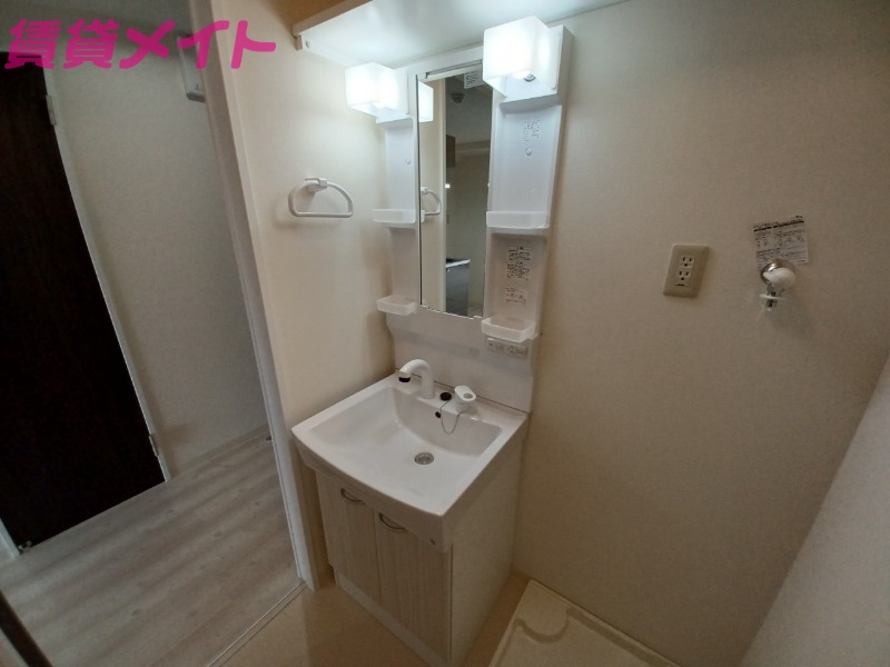 洗面設備　別部屋参考写真です