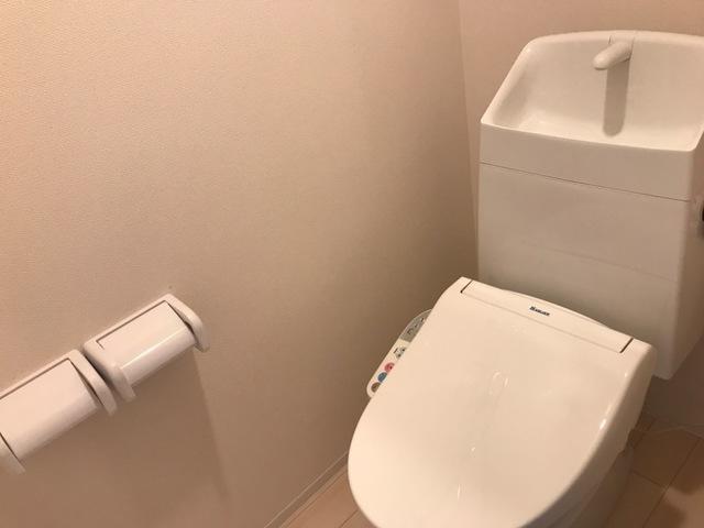 トイレ　温水洗浄便座