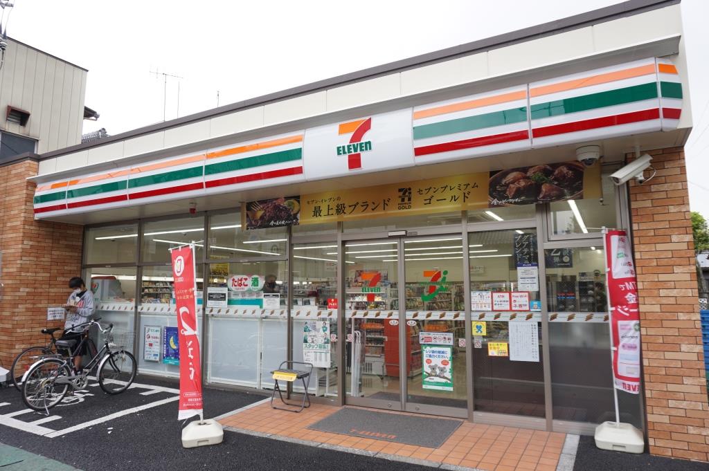 コンビニ　セブンイレブン 馬橋駅東口店（コンビニ）まで554m