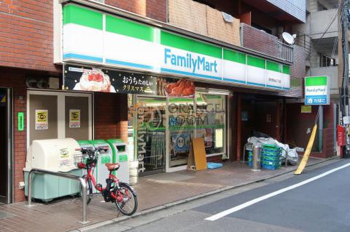 コンビニ　ファミリーマート 目黒青葉台三丁目店（コンビニ）まで400m