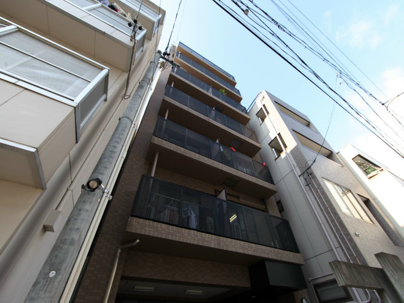 建物外観　外観　ワンフロア２室　全部屋角部屋　南向き