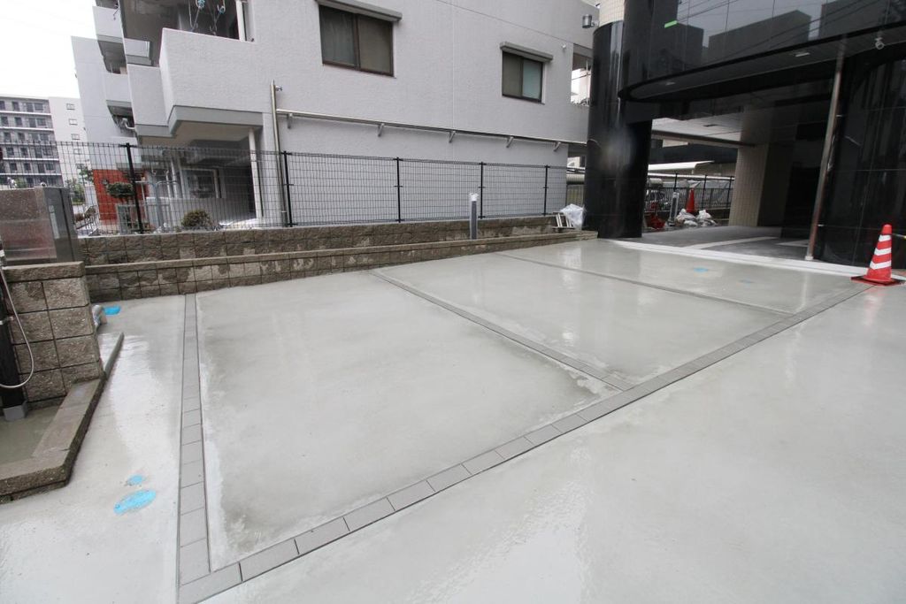 駐車場　バルコニー