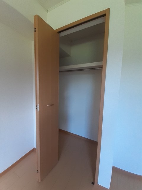 収納　洋室についている収納です＊