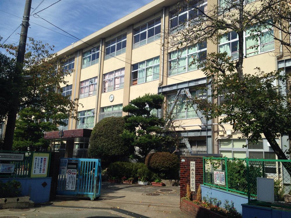 小学校　福岡市立西長住小学校（小学校）まで581m