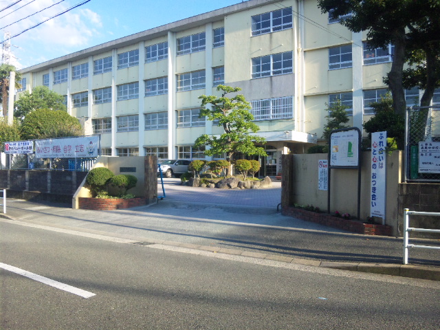 中学校　福岡市立長尾中学校（中学校）まで634m