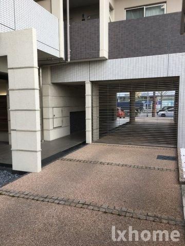 駐車場　駐車場に車を止められます