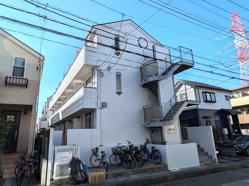 建物外観　※現在はゴミ置き場の場所が移動しました
