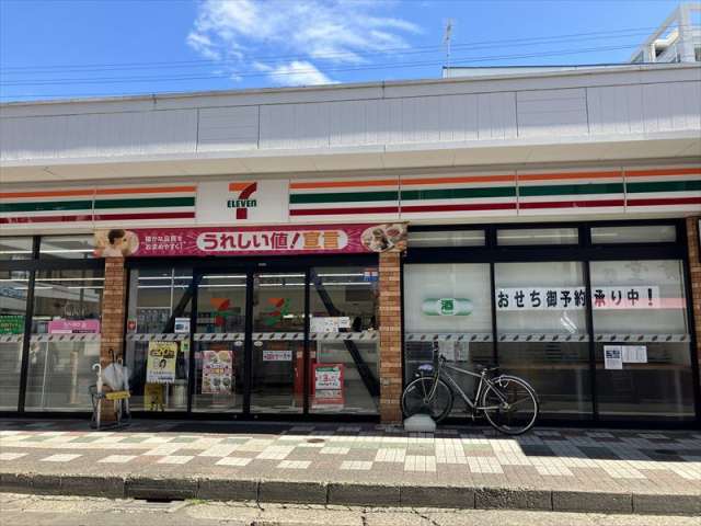 コンビニ　セブン－イレブン大和鶴間駅西口店（コンビニ）まで304m