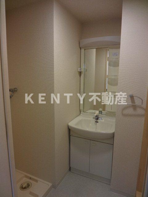 洗面設備　ゆったりとスペースのある洗面所