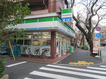 コンビニ　ファミリーマート 中野松が丘店（コンビニ）まで489m