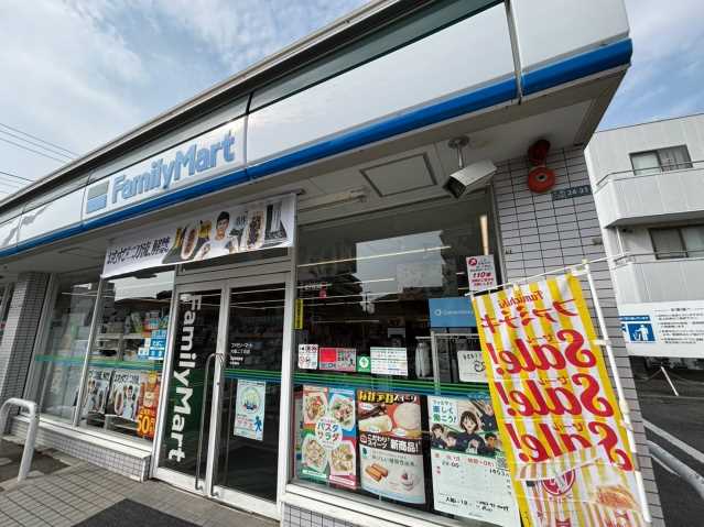 コンビニ　ファミリーマート（コンビニ）まで1653m