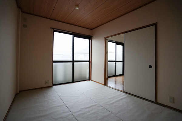 居室・リビング　同じ建物の別なお部屋