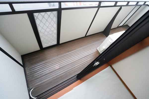 バルコニー　同じ建物の別なお部屋